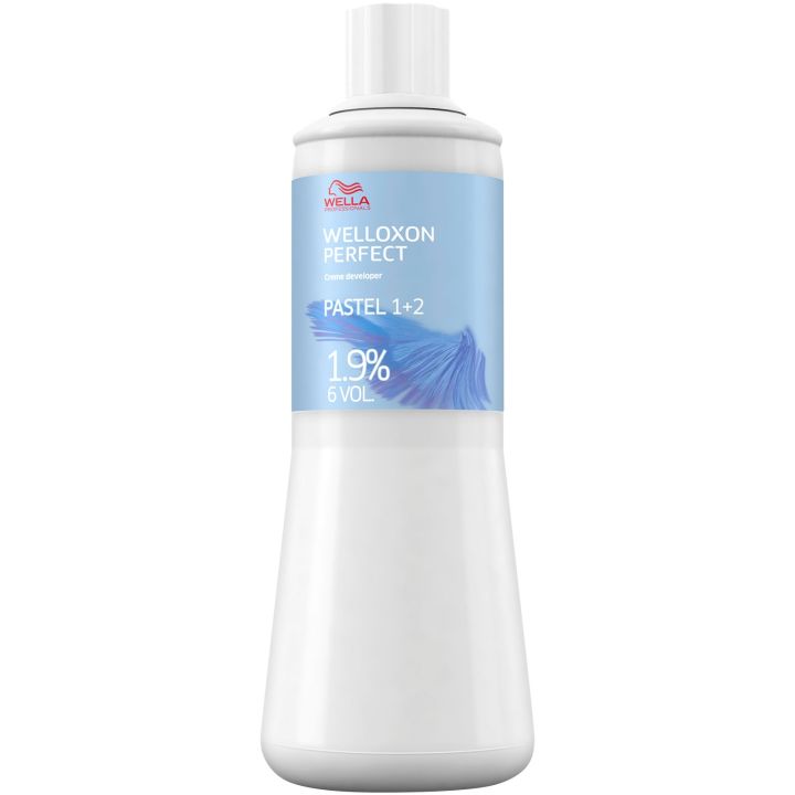 Wella Professionals Welloxon Perfect Creme Developer pakshot van witte fles met blauw etiket en witte dop