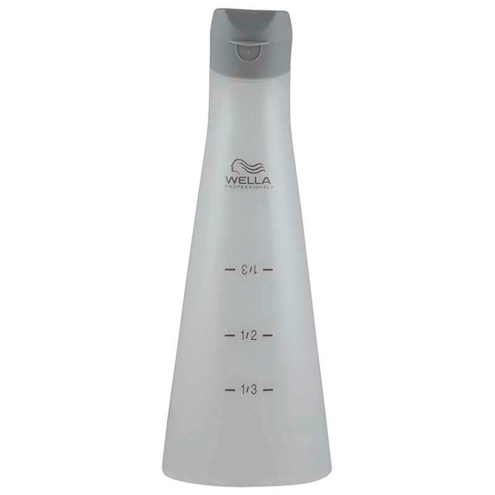 Wella Application Bottle voor kleur en permanent 500 ml op witte achtergrond