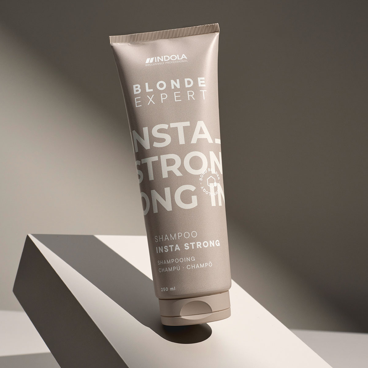 Indola - Blonde Expert - InstaStrong Shampoo - 1000 ml 4