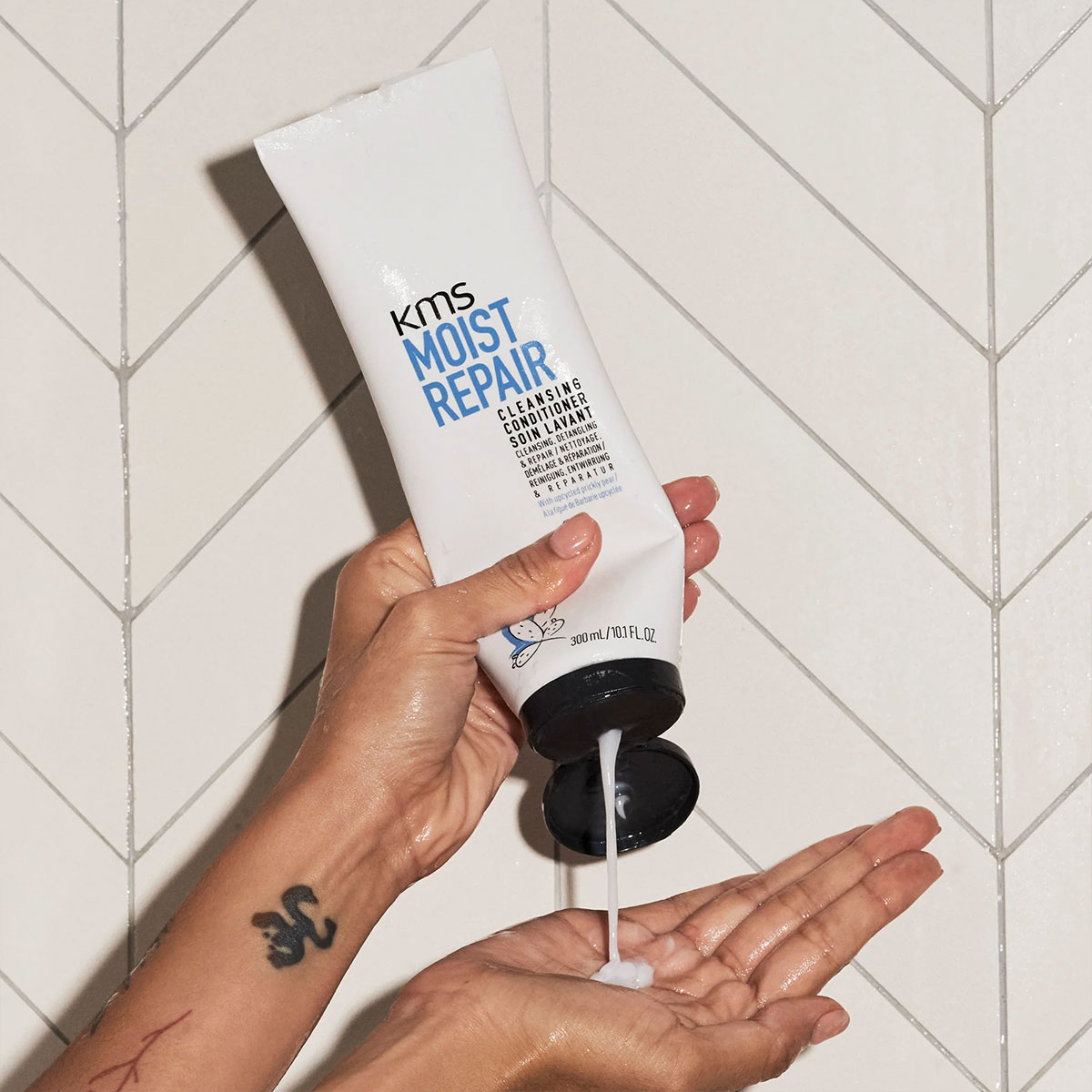 KMS - Moist Repair Cleansing Conditioner - 275 ml 2