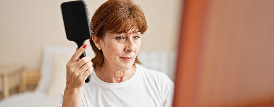 Vrouw met ouder wordend haar