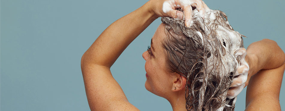 Natuurlijke shampoo: hype of écht beter voor je haar?