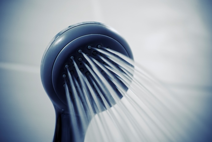 Hoe krijg je zilvershampoo uit je haar?
